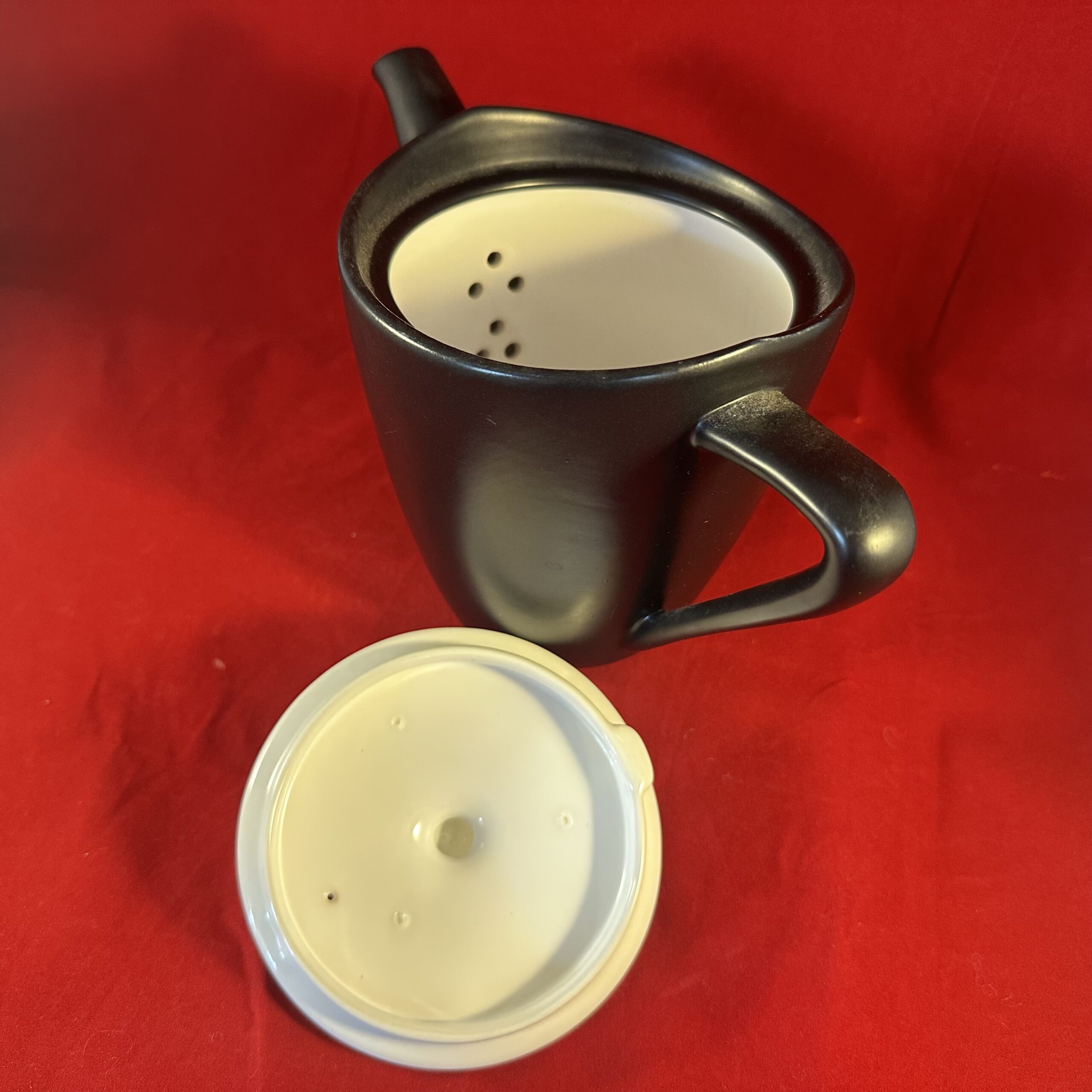 Regina plateel Gouda mat zwarte theepot 'Black Princess' ontworpen door Floris Meydam. Inhoud 1 liter. - Afbeelding 4