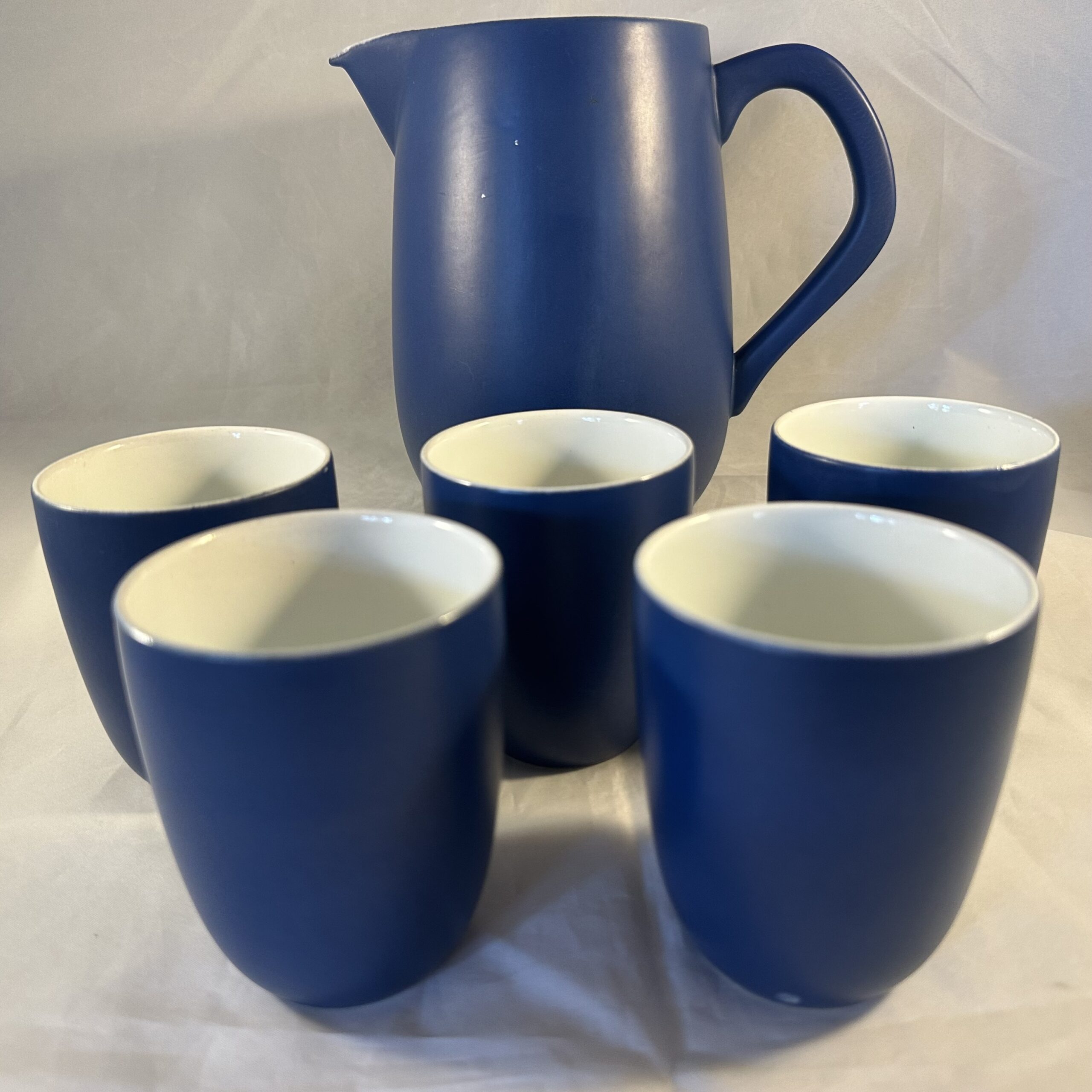 Goedewaagen 'Fiesta' Blue Sky set van 5 bekers en een kan hoog 16 cm.
